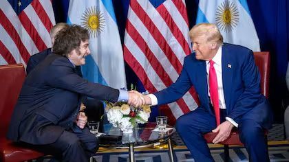 ¿Por qué Estados Unidos acaba de aprobar un rescate para Argentina con un salvavidas de US$ 20.000 millones?