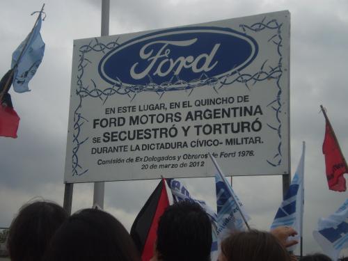 La represión a la clase trabajadora durante la dictadura, tal como la analiza Victoria Basualdo en su ensayo “La clase trabajadora durante la última dictadura militar argentina - 1976-1983”, no fue solo un capítulo del pasado: resuena hoy en la avanzada del gobierno de Javier Milei con la Ley Bases y su propuesta de reforma laboral, que busca desarticular derechos conquistados y reconfigurar el mundo del trabajo bajo una lógica de disciplinamiento estructural.