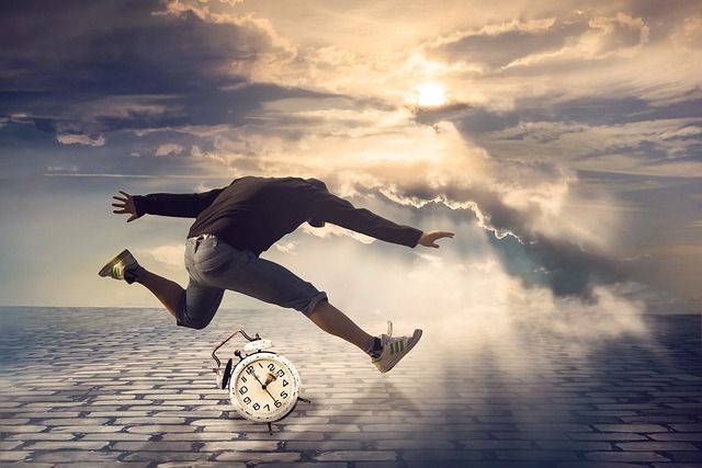 CONCURSO "EN LOS ÚLTIMOS 40 AÑOS": LA VELOCIDAD DE LOS OBJETOS QUIETOS 3 clock 2743994 640