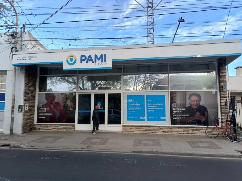 El desmantelamiento del PAMI ya es como una enfermedad endémica, una erosión lenta y multicausal que carcome desde dentro, estimulada por la desidia, la presión política y la voracidad empresarial.